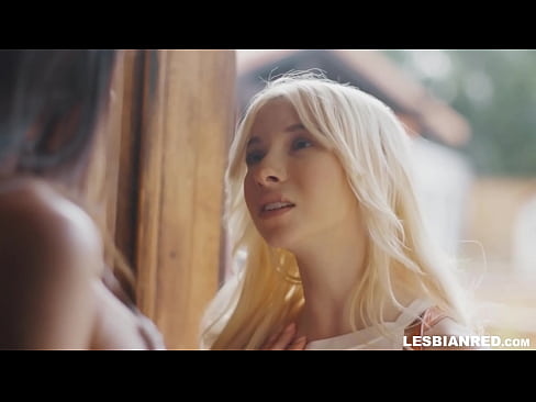 ❤️ Djevojka dolazi kući nekoliko mjeseci kasnije i na kraju jede mačkicu svoje maćehe Porno kod nas ❌️❤