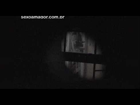 ❤️ Voajer iz susjedstva skriven iza šupljih cigli potajno snima Blondie Porno kod nas ❌️❤